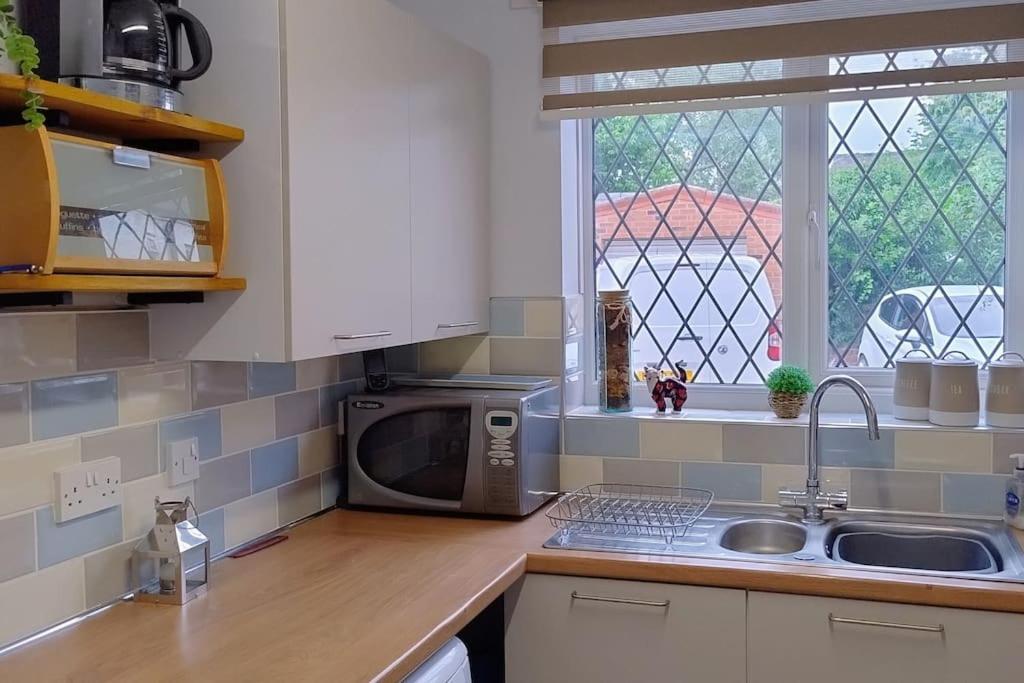 Ludlow Mews Town House With Free Parking ภายนอก รูปภาพ