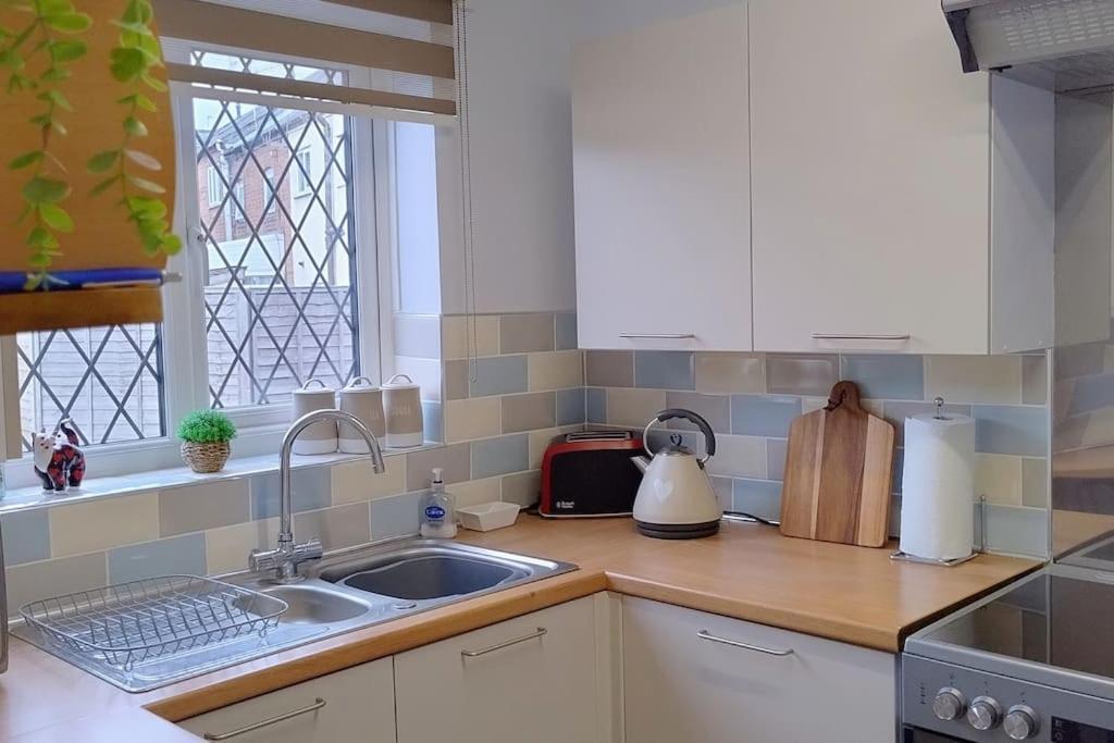 Ludlow Mews Town House With Free Parking ภายนอก รูปภาพ