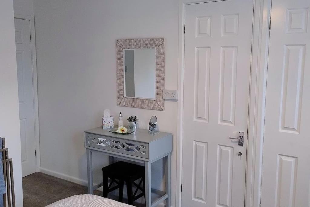 Ludlow Mews Town House With Free Parking ภายนอก รูปภาพ